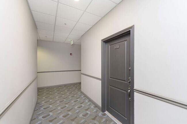 Foto del edificio - Gorgeous Remodeled Urban Loft Condo Steps ...