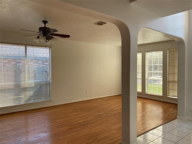 Building Photo - 10414 N Laureldale Dr