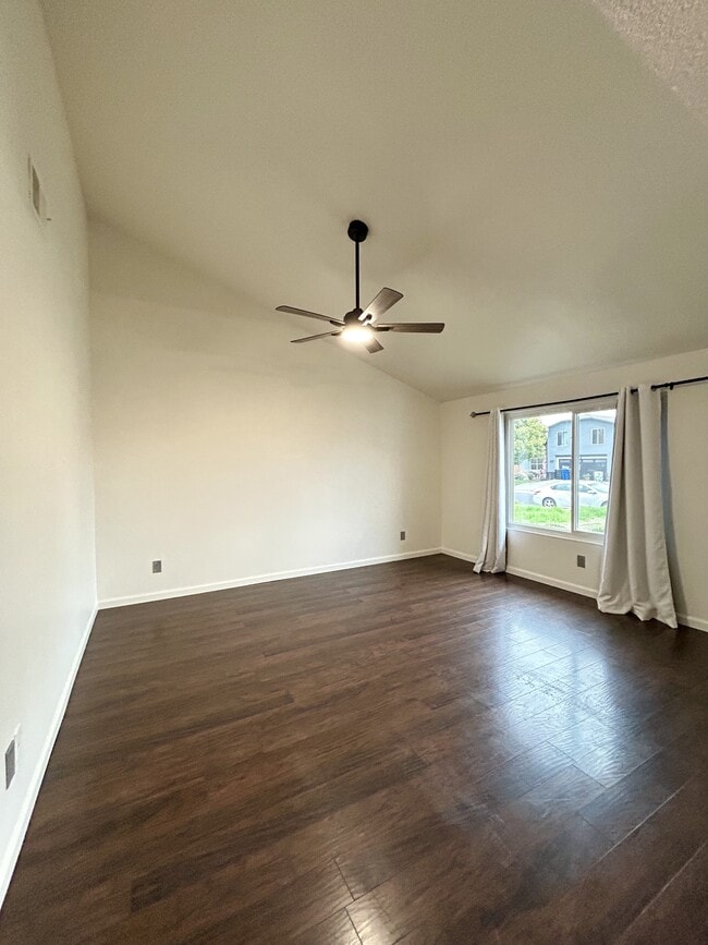 Building Photo - 461 Pamela Dr