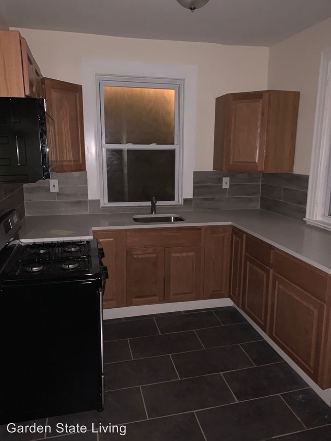 Building Photo - 6 br, 2 bath House - 25-27 Homestead Park