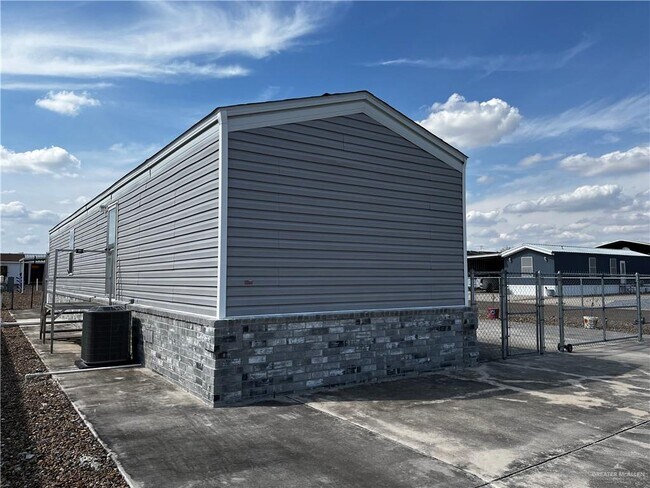 Building Photo - 15 Double Eagle Dr