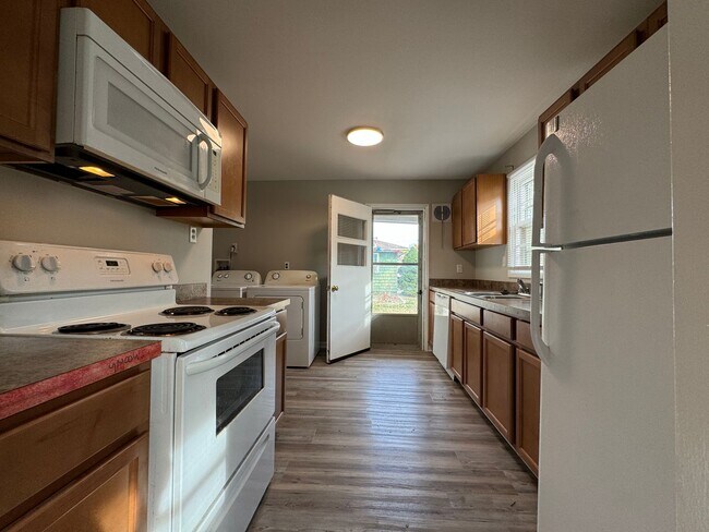 Building Photo - 3 bd Ranch Home for immediately rental