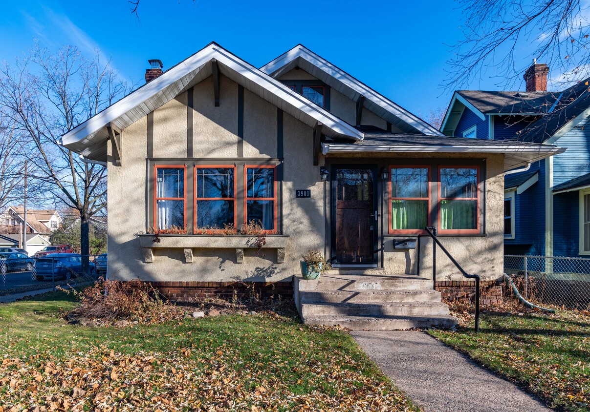 Foto principal - 3901 15th Ave S