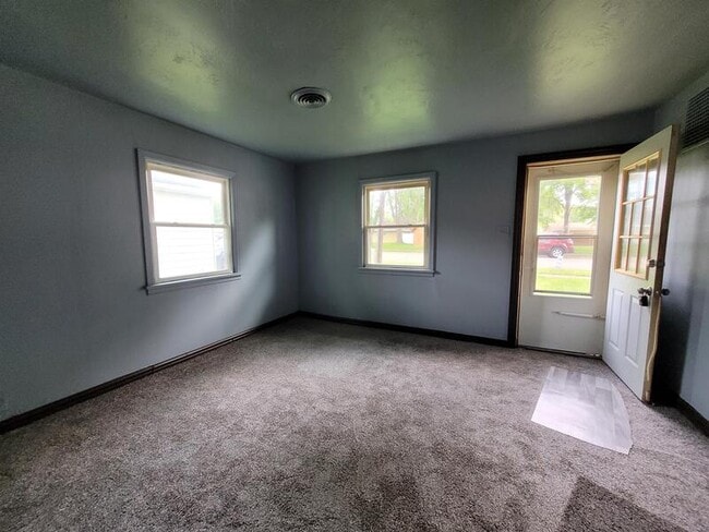 Building Photo - 929 Biemeret St