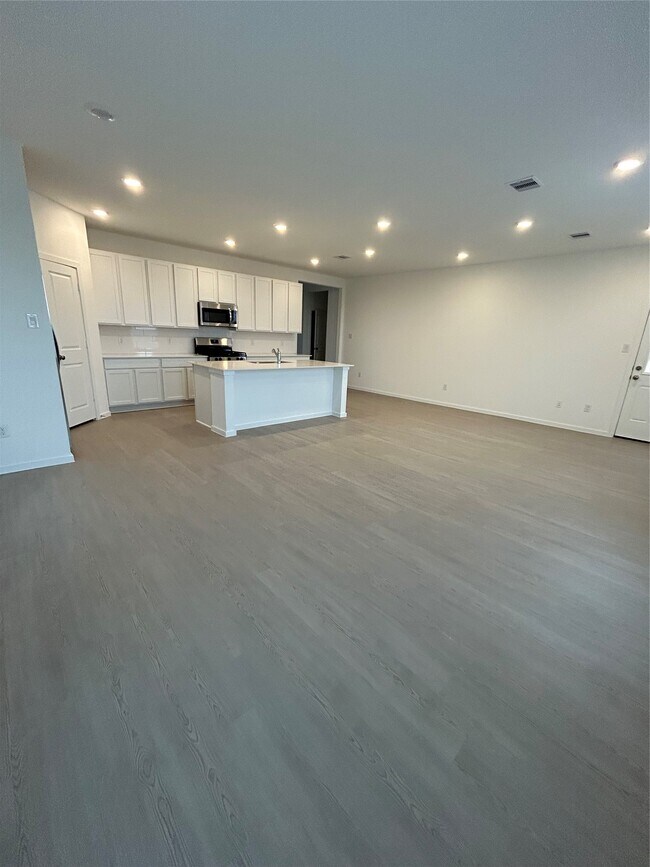 Building Photo - 6706 Violet Clover Ave