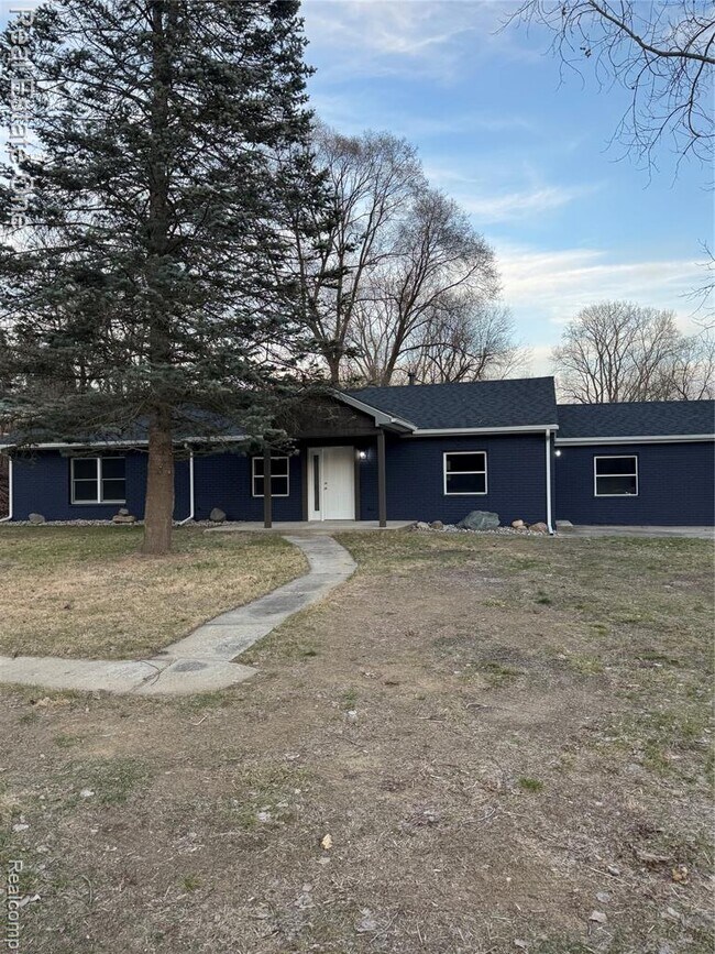 Foto del edificio - 7889 Chilson Rd