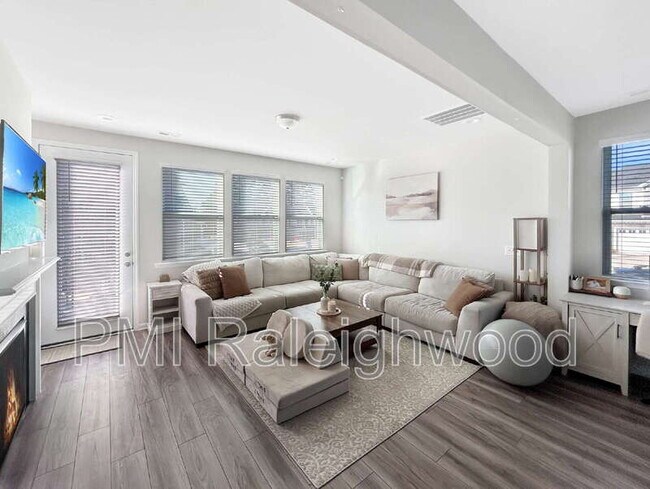 Foto del edificio - 779 Creekway Dr