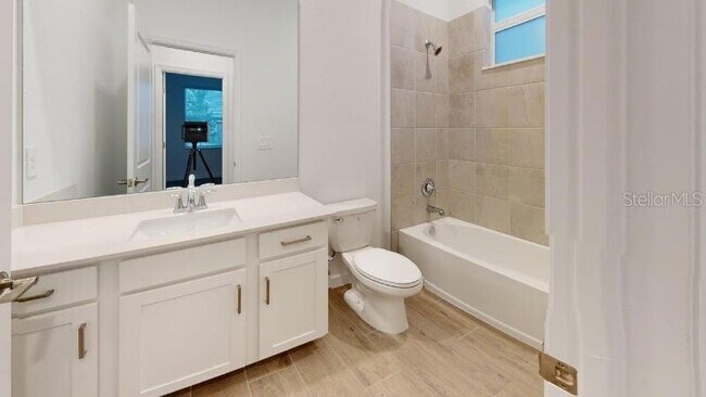 Foto del edificio - 7761 Lakes Edge Ln