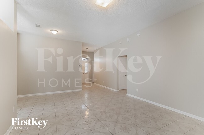 Foto del edificio - 12658 Holly Springs Ct