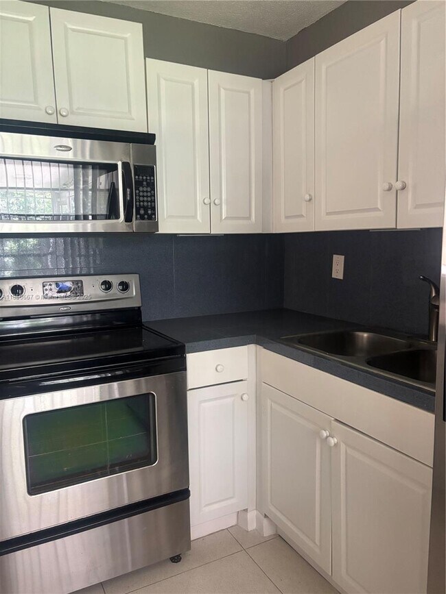 Foto del edificio - 2823 SW 38th Ct