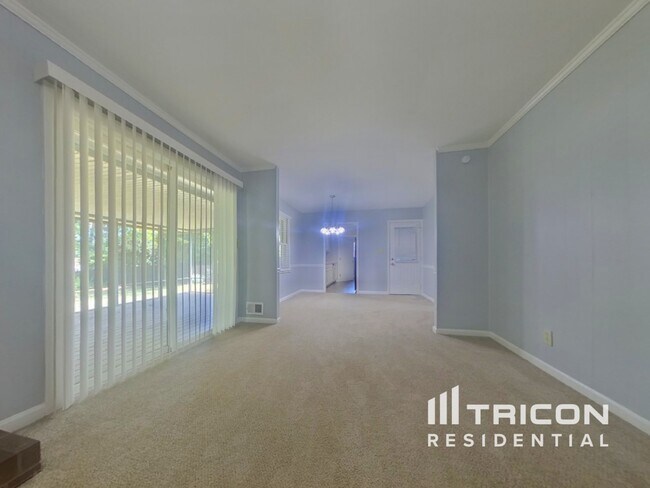 Foto del edificio - 490 Rocky Creek Dr