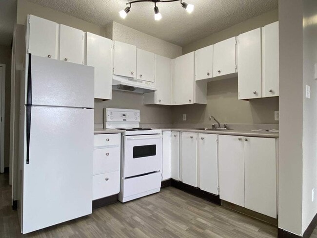 Building Photo - Mainstreet 402 Apartments
