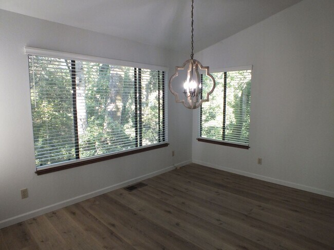 Building Photo - Cameron Park 2/2 1600 sf hidden gem!