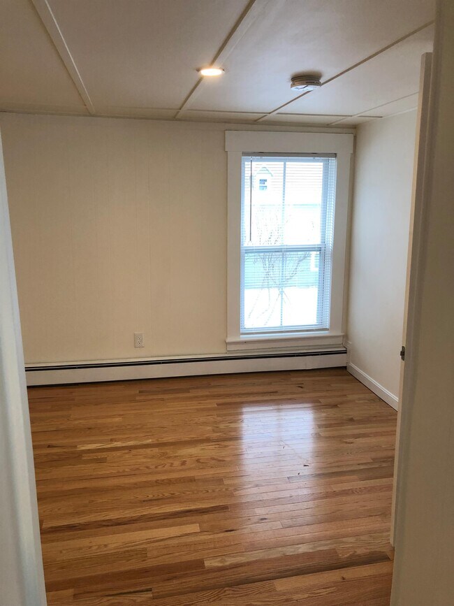 Building Photo - 122 Hanover St