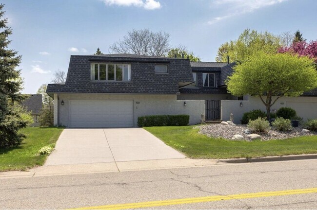 Foto del edificio - 6433 Vernon Ave S
