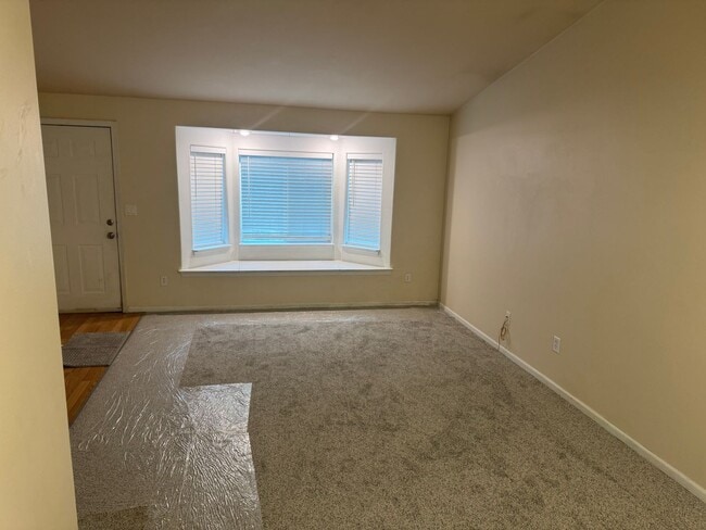 Building Photo - Great Single level home!