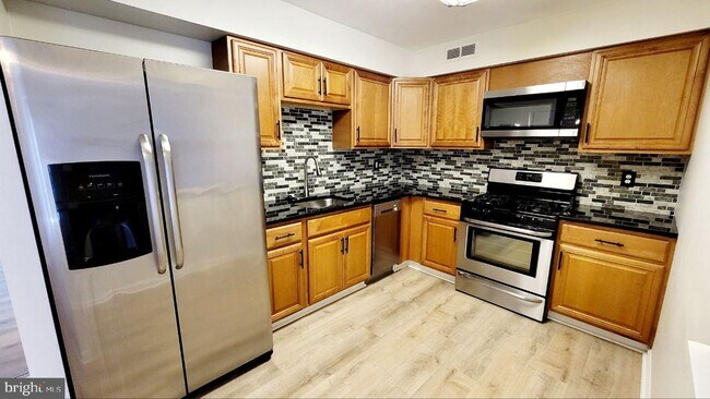 Building Photo - 48201 Delaire Landing Rd