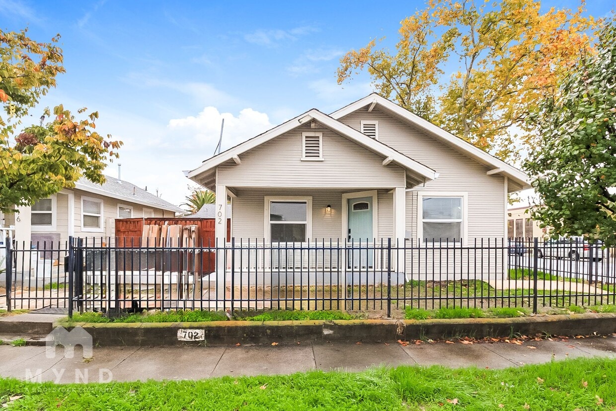 Foto principal - 702 Dixieanne Ave