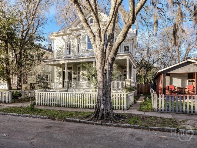 Building Photo - 208 W 35th St