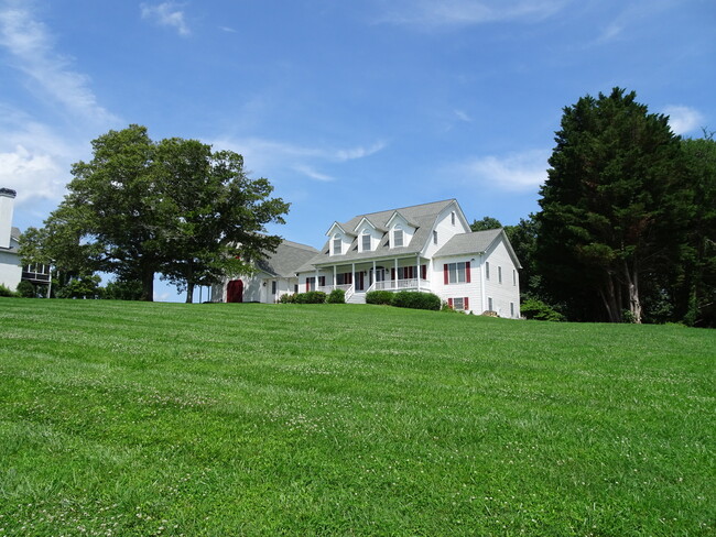 Building Photo - Single Family Home