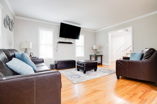 Building Photo - 3010 Fox Chase Dr