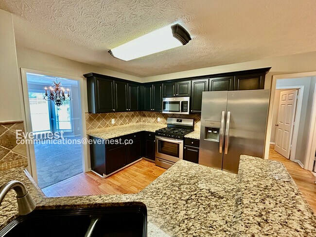 Foto del edificio - Limited Time Special Offer / Spacious 4 Bedroom Home in Suwanee / Large Yard / Pet Friendly