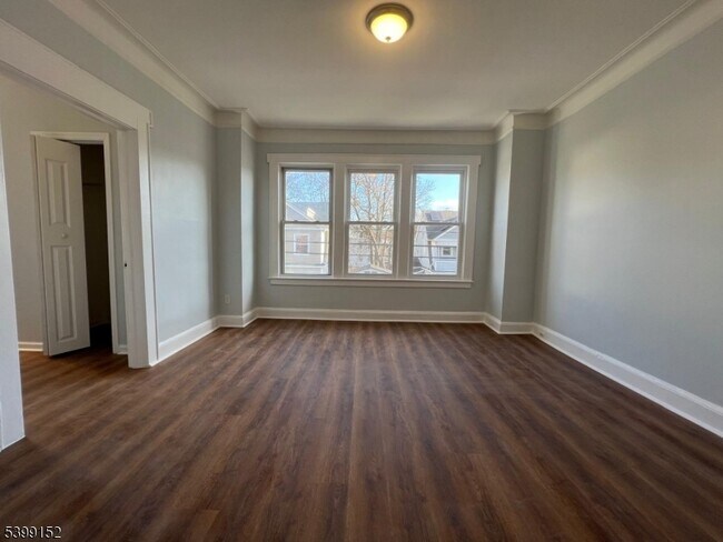 Building Photo - 55 Schley St