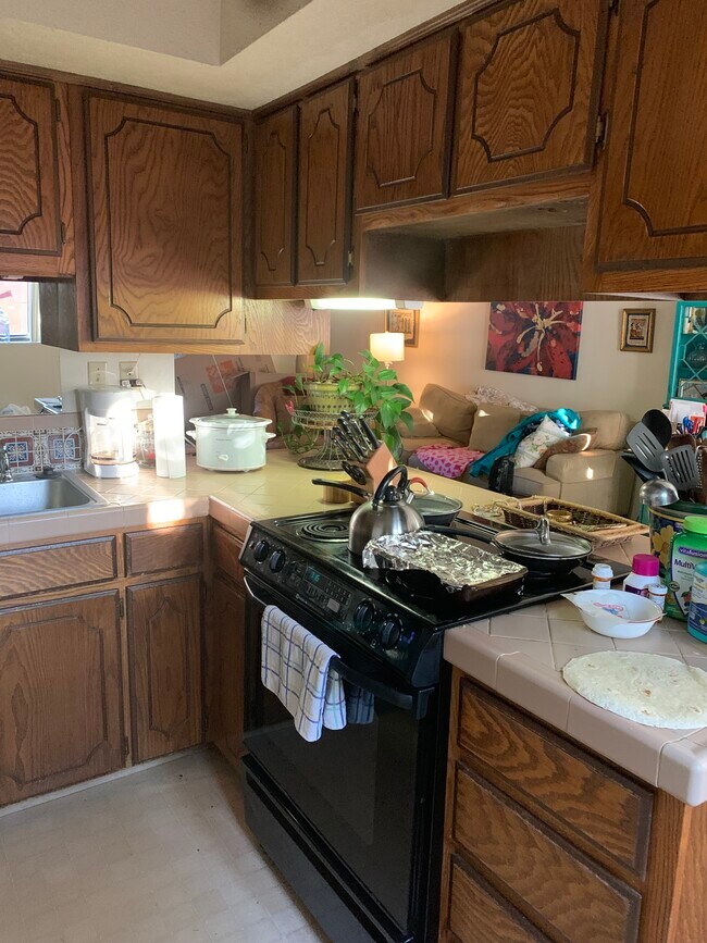 Kitchen - 3860 N Butler Ave