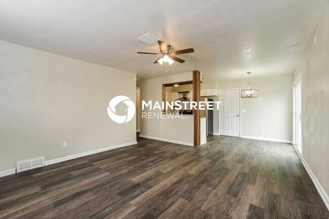 Building Photo - 3 Bedroom Pet-Friendly Home in Oklahoma City, OK with Main Street Renewal