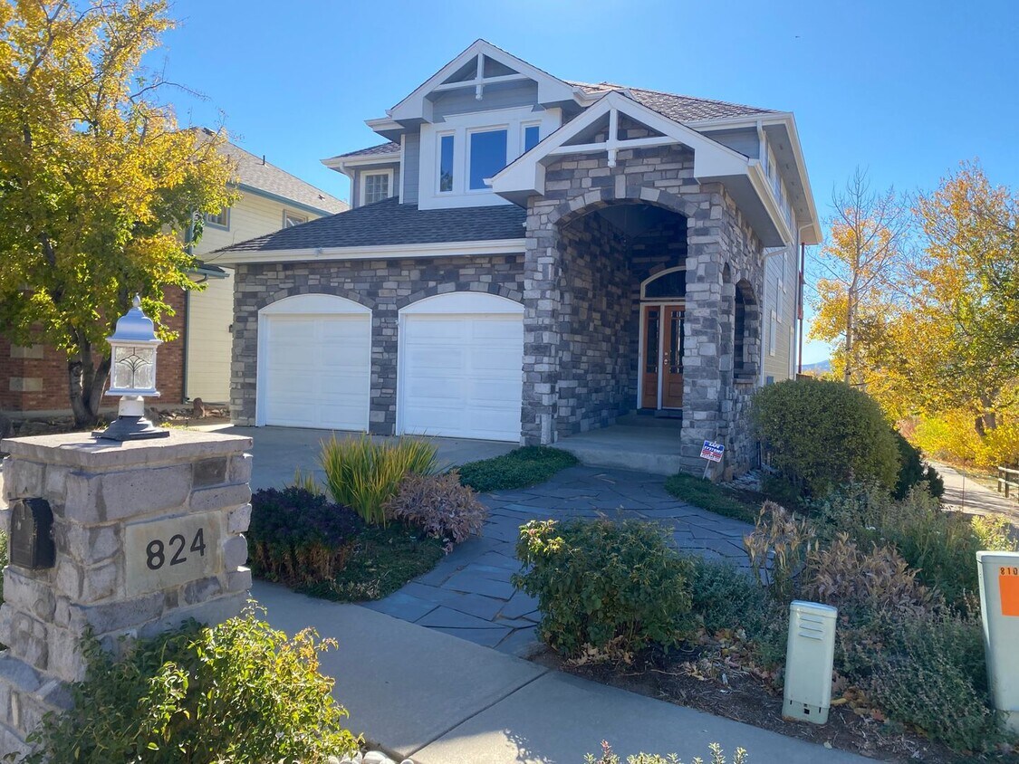Primary Photo - 4 Bed 3.5 Bath Home Backing to Open Space ...