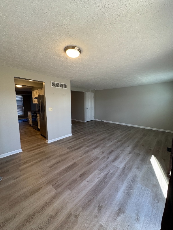 Building Photo - 784 Woodlyn Dr S