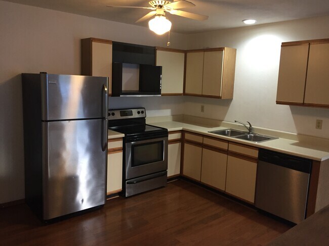 Stainless steel appliances - 5587 Windy Knoll Dr