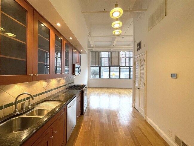 Foto del edificio - 300 Communipaw Ave