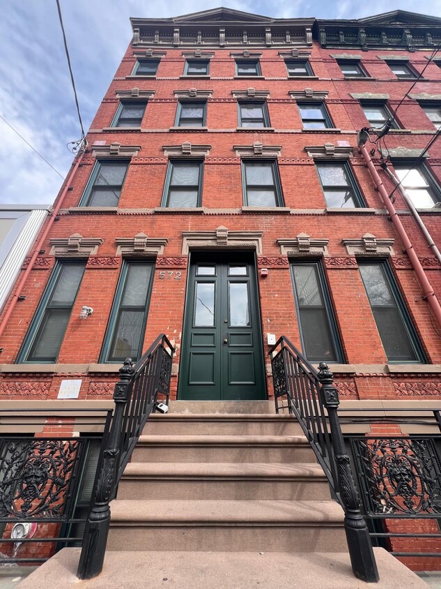 Foto principal - 572 Jersey Ave