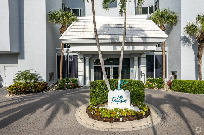Building Entrance - Le Dauphin Condos