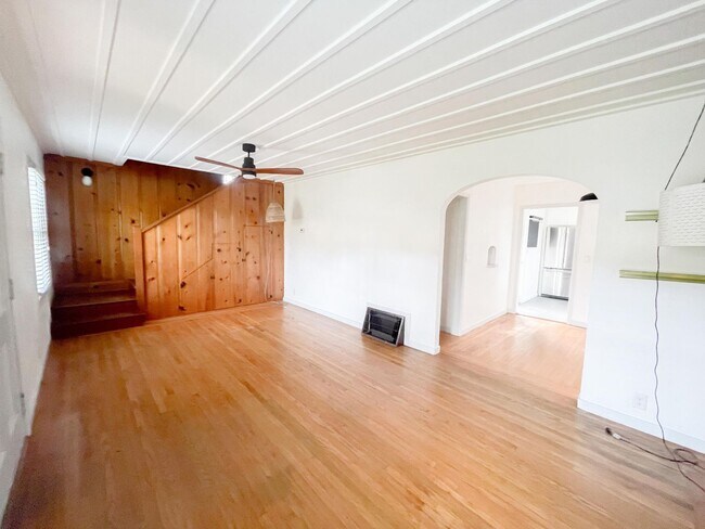Building Photo - Sweet Charming Bungalow in El Sobrante.