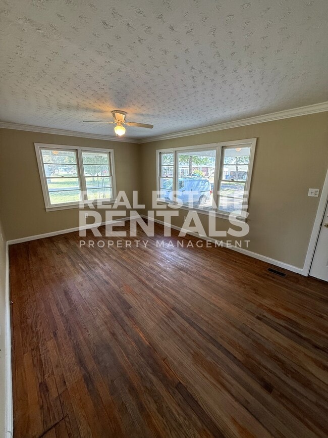 Building Photo - 4201 Oliver Dr