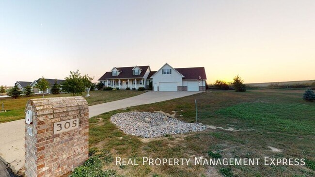 Foto del edificio - 305 N Pine Lake Dr
