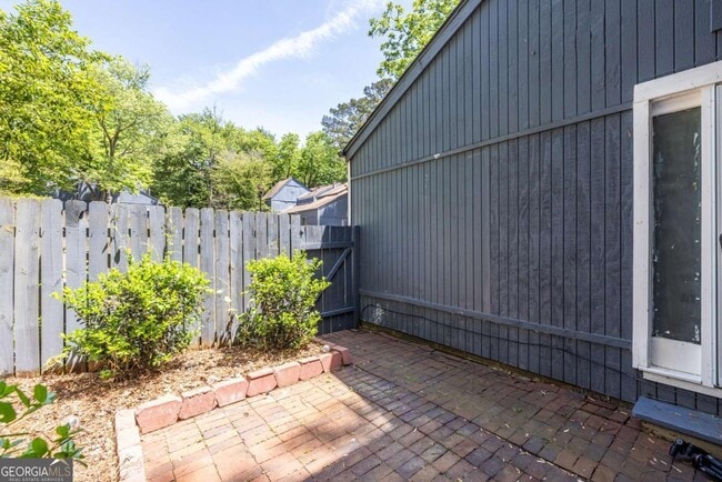 Building Photo - 1010 Mariners Ct