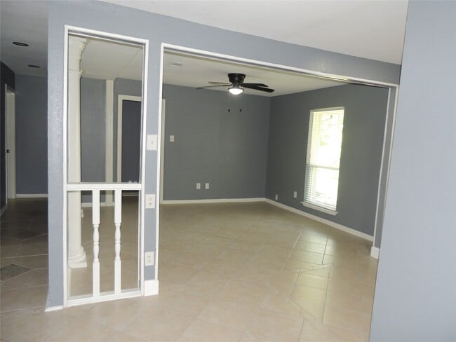 Building Photo - 12507 New Rochelle Ct
