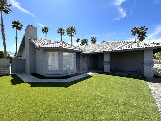 Foto del edificio - COMING SOON! GORGEOUS 3 Bedroom 2 Bathroom Cathedral City POOL HOME WITH SOLAR!