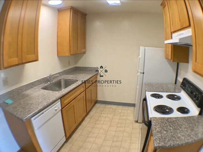 Building Photo - 15941 Maubert Ave
