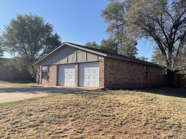 Building Photo - Spacious Snyder Home: 3 Beds, 2 Baths, 2-Car Garage & Cozy Carpeted Bedrooms!