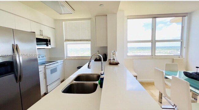 Foto del edificio - 19501 W Country Club Dr