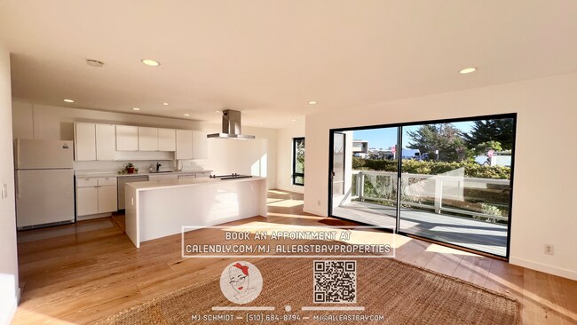 Foto del edificio - One of a kind 2bd/2bth with breathtaking views of the Bay, includes water, garbage, 1 parking spo...