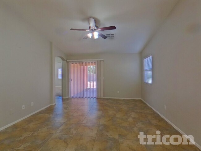 Foto del edificio - 35770 W Velazquez Dr