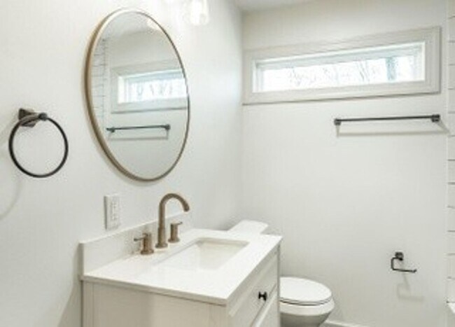 Foto del edificio - Modern 3 Bed/1 Bath Home!