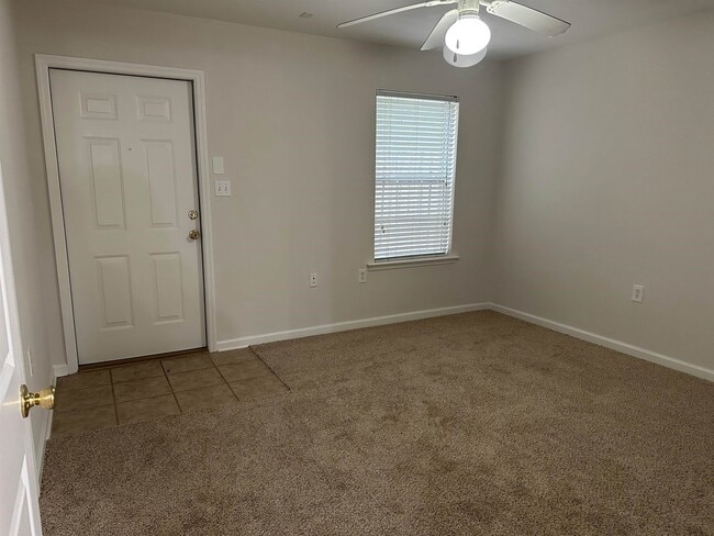 Building Photo - 2738 W Tharpe St