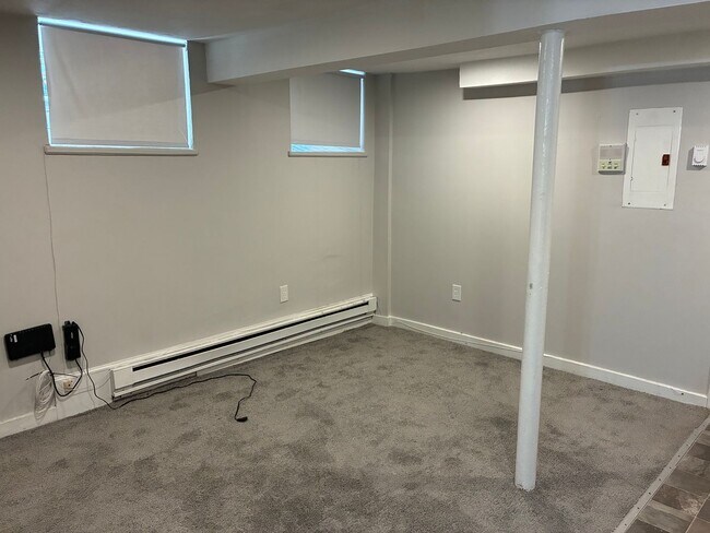 Foto del edificio - Avl NOW - No Fee! Garden level Studio w/dishwasher