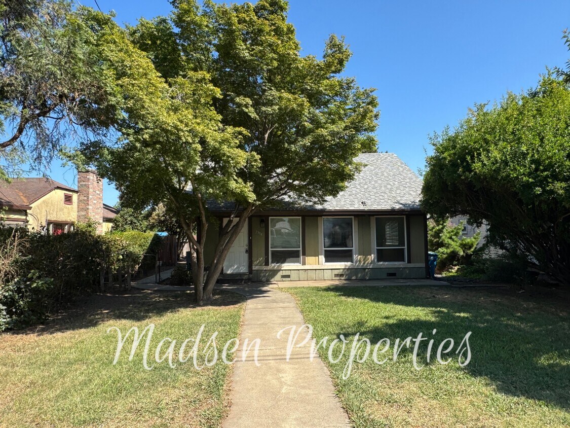 Foto principal - 2394 Campbell St